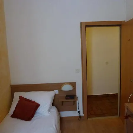 Du Xvi Siecle Hotell 2*