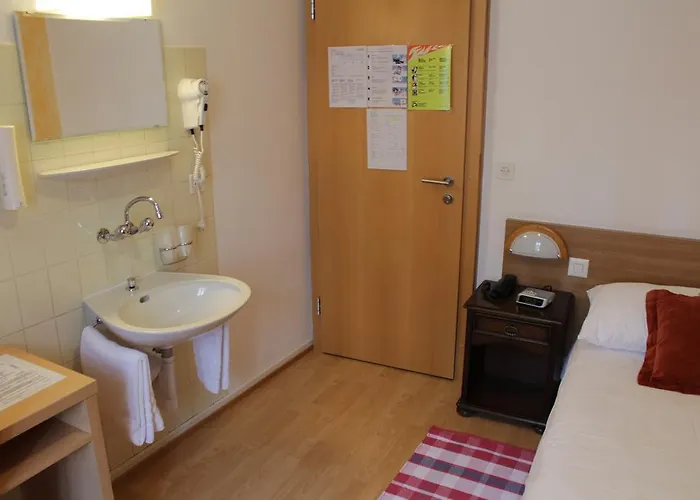 Du Xvi Siecle Otel 2*