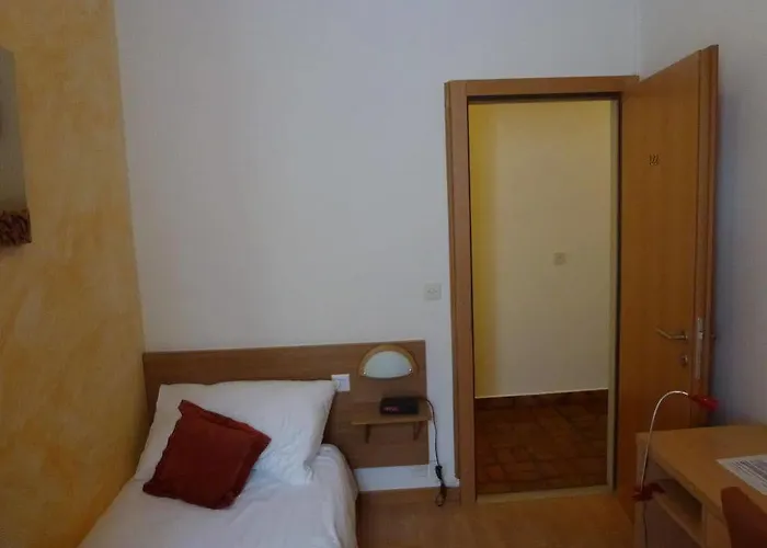 Du Xvi Siecle Otel 2*