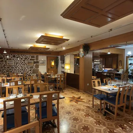 西克里十六世旅馆 2* 尼翁